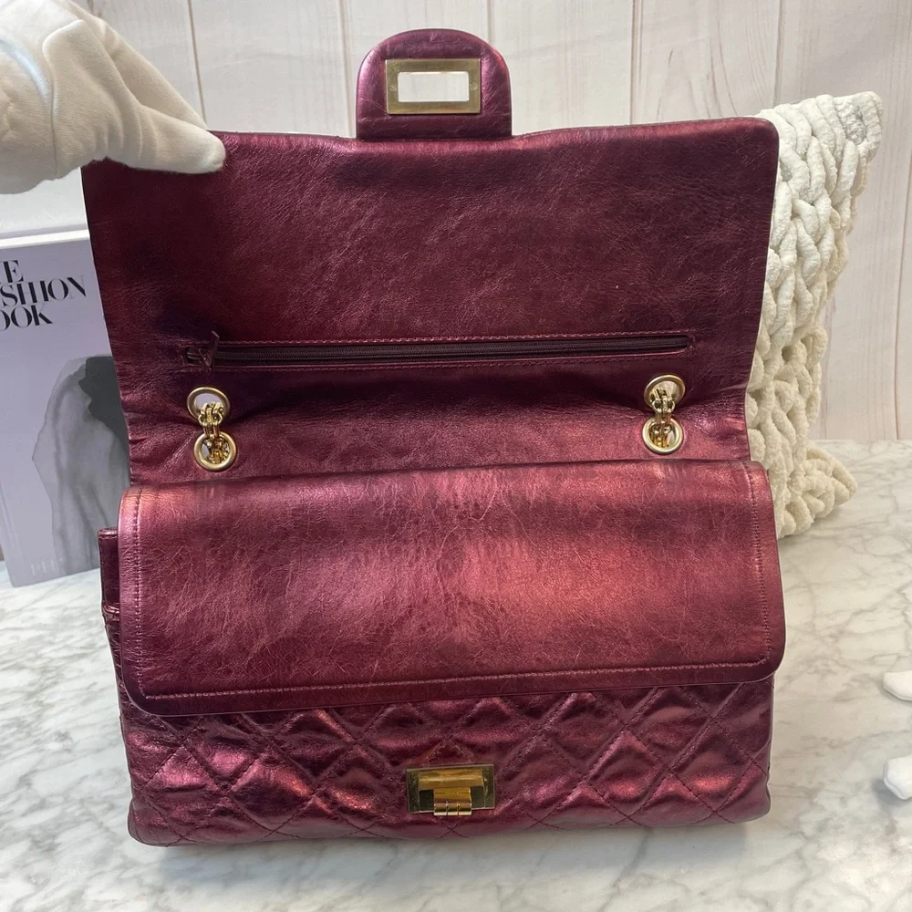 CHANEL stylish quilted